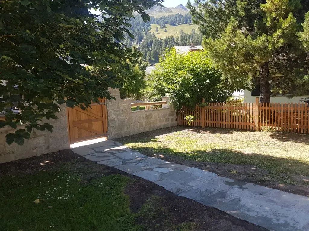 400 m² private garden